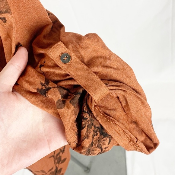 🌿 NWT Reitmans Burnt Orange Floral Print V-Neck Top (XL) 🌸 - Picture 4 of 9